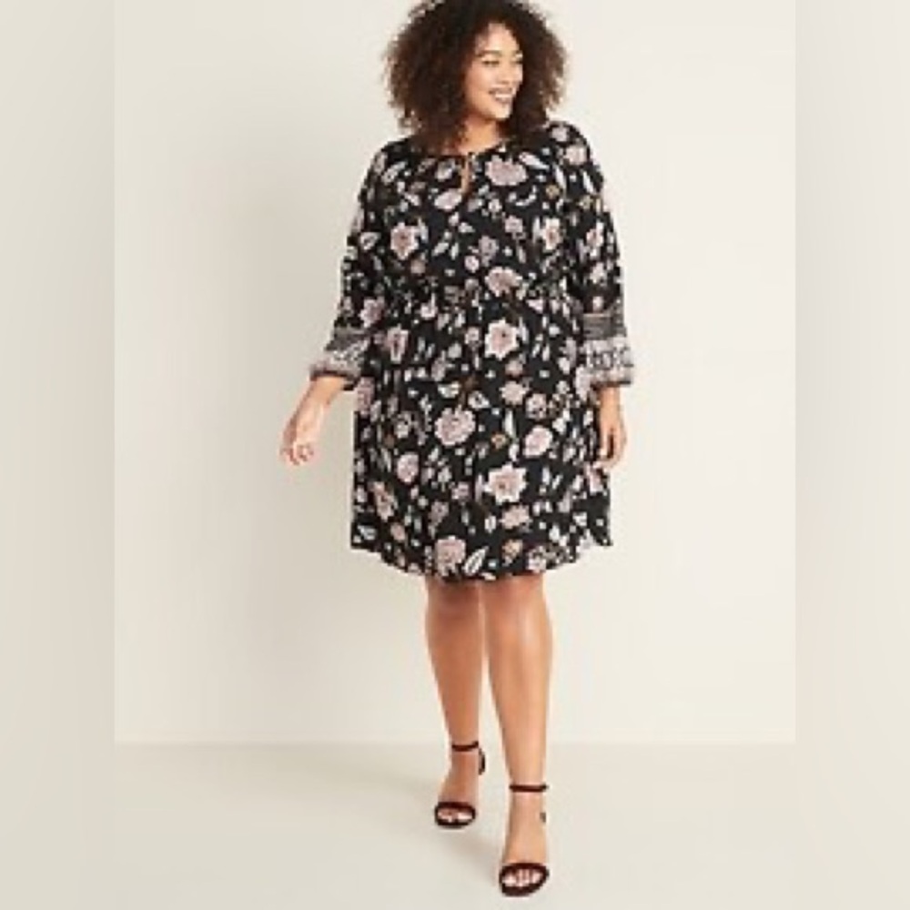 Old Navy Waist-Defined Plus-Size Floral Keyhole Dress